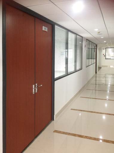 �p�����~����